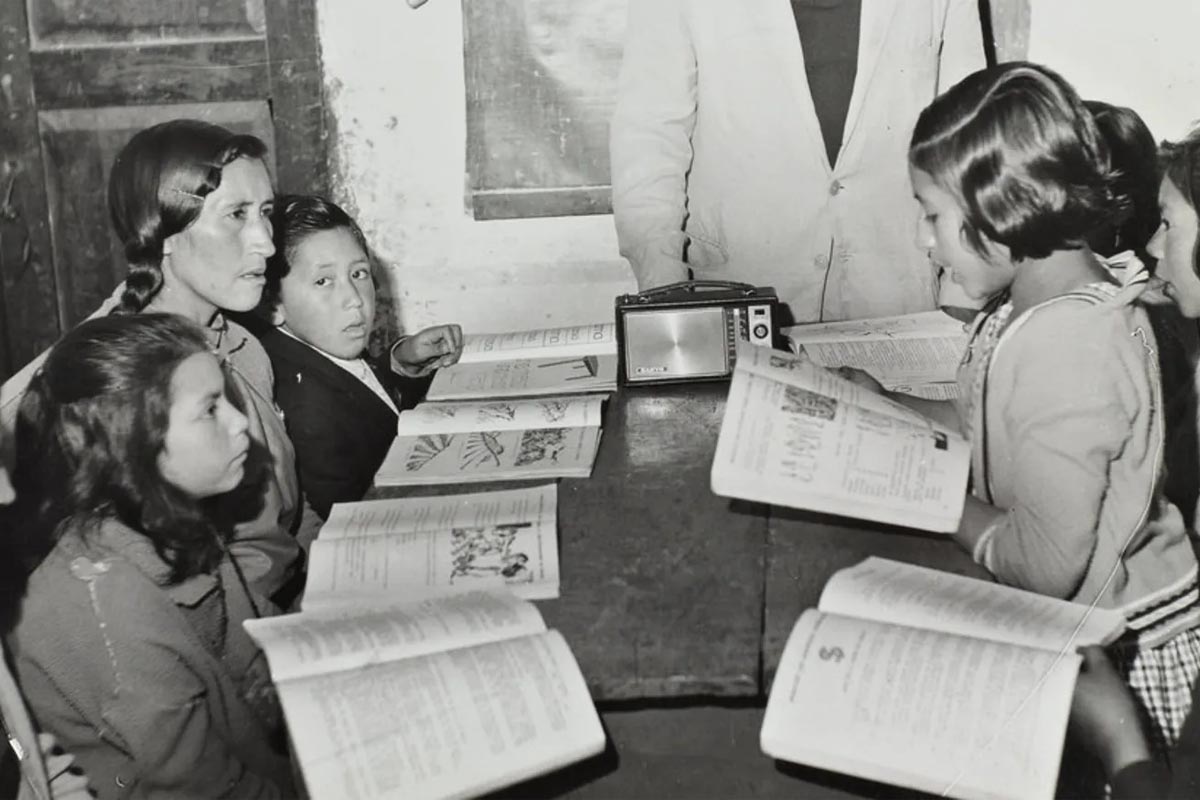 Dos ideas sobre la historia política de la educación en Colombia Tertulia Cultural La Gruta Neiva Colombia