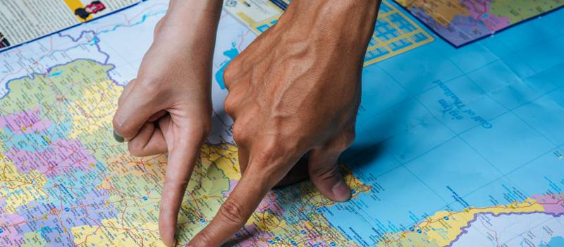 CONVERSATORIO: MIRAR AL PACIFICO ANTE LA CRISIS DE TRUMP Tertulia Cultural La Gruta Neiva Colombia